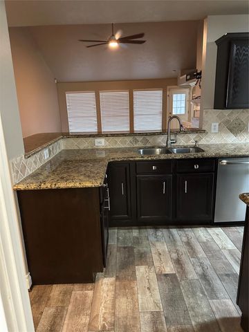 5202 Valley View Dr Drive, La Porte, TX 77571