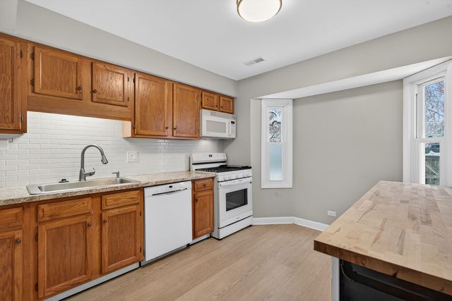 1391 Sherwood Court, Gurnee, IL 60031