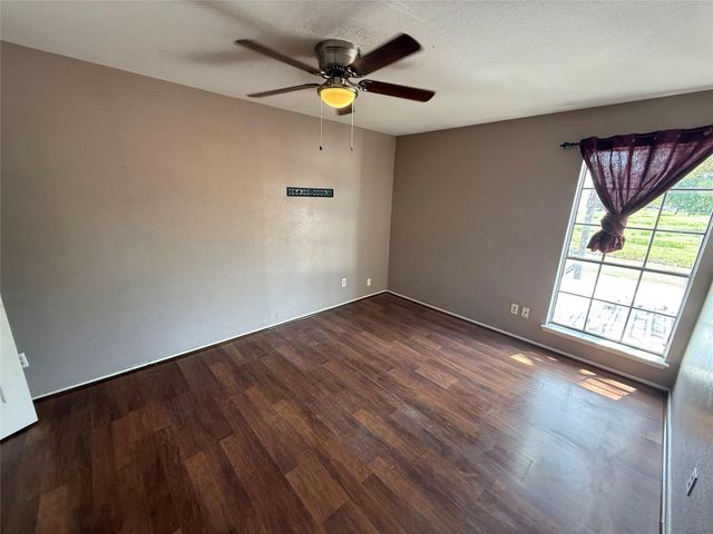 10501 South Drive 283, Houston, TX 77099