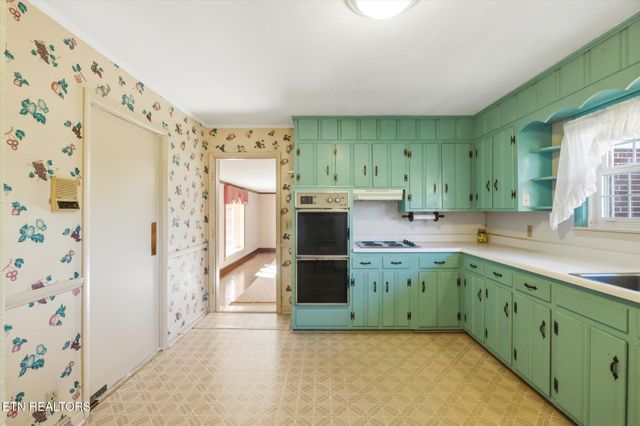 226 Hiwassee Rd, Madisonville, TN 37354