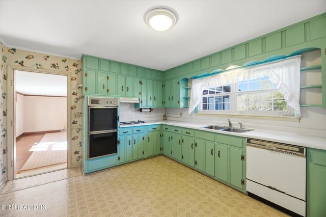 226 Hiwassee Rd, Madisonville, TN 37354