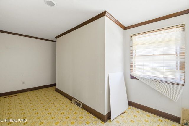 226 Hiwassee Rd, Madisonville, TN 37354