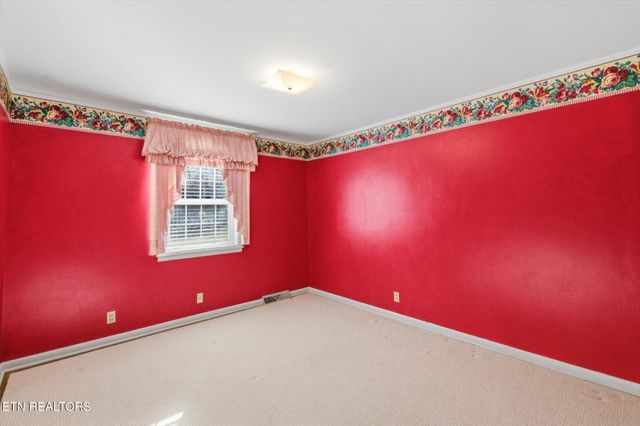 226 Hiwassee Rd, Madisonville, TN 37354