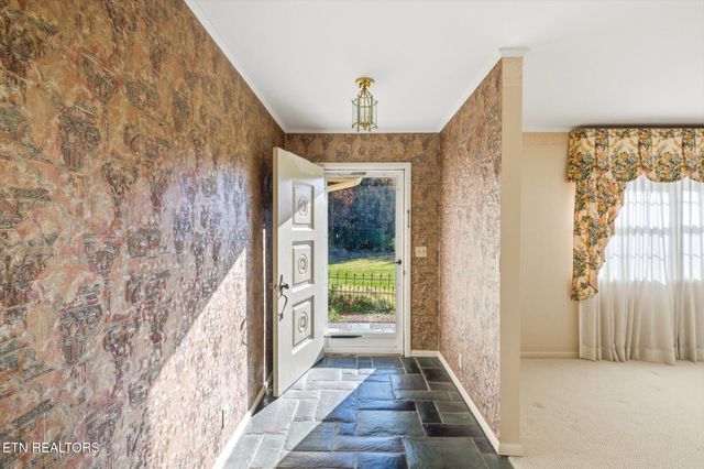 226 Hiwassee Rd, Madisonville, TN 37354