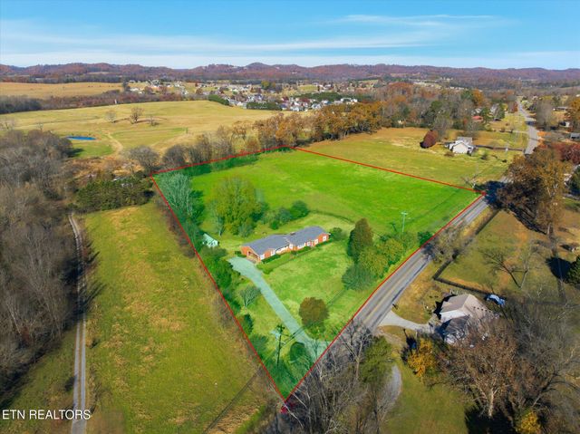 226 Hiwassee Rd, Madisonville, TN 37354