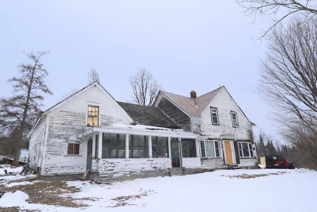 12 Baraw Road, Lowell, VT 05847