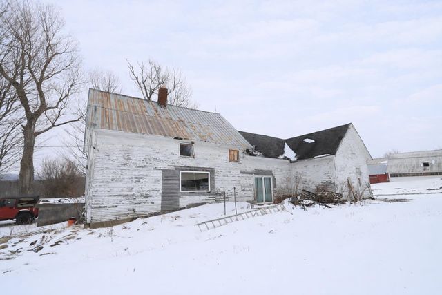 12 Baraw Road, Lowell, VT 05847