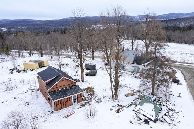 12 Baraw Road, Lowell, VT 05847