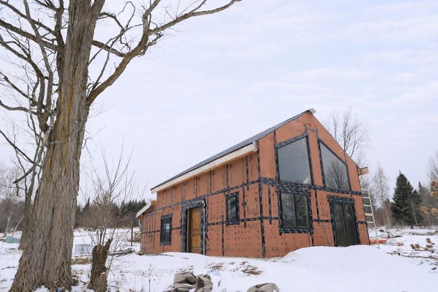 12 Baraw Road, Lowell, VT 05847