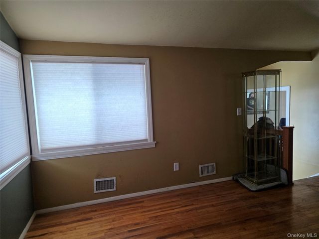 25 Fuller Street, Dix Hills, NY 11746