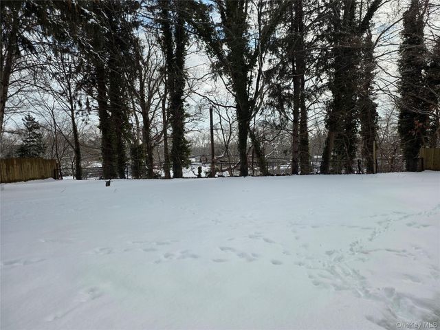 25 Fuller Street, Dix Hills, NY 11746