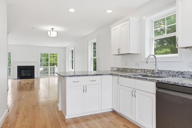 18 Dumaine Avenue, Nashua, NH 03063