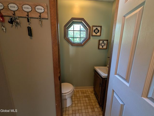874 Benedict Avenue, Niskayuna, NY 12309
