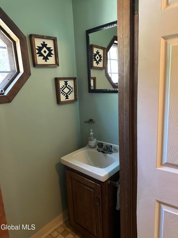874 Benedict Avenue, Niskayuna, NY 12309