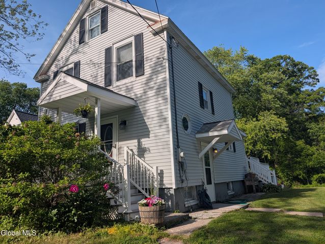 874 Benedict Avenue, Niskayuna, NY 12309