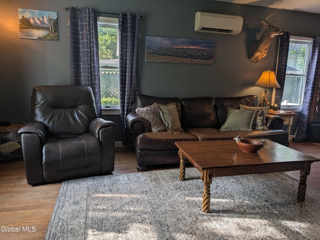 874 Benedict Avenue, Niskayuna, NY 12309