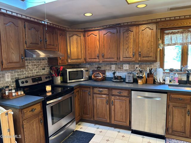 874 Benedict Avenue, Niskayuna, NY 12309