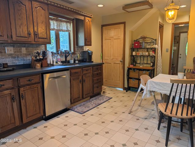 874 Benedict Avenue, Niskayuna, NY 12309