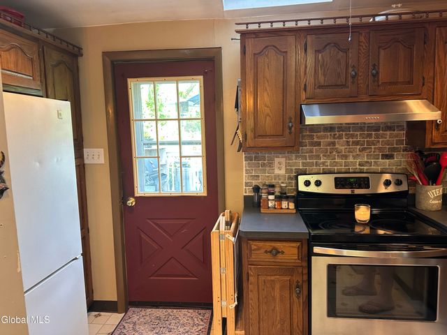 874 Benedict Avenue, Niskayuna, NY 12309