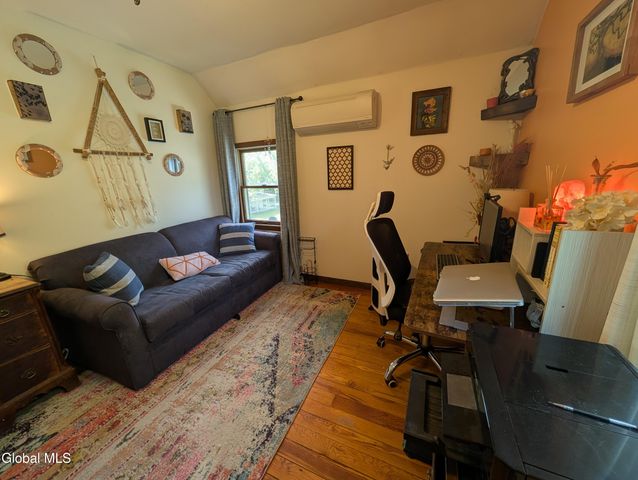 874 Benedict Avenue, Niskayuna, NY 12309