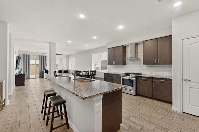 1261 Pleasant Knoll Trail, Aubrey, TX 76227