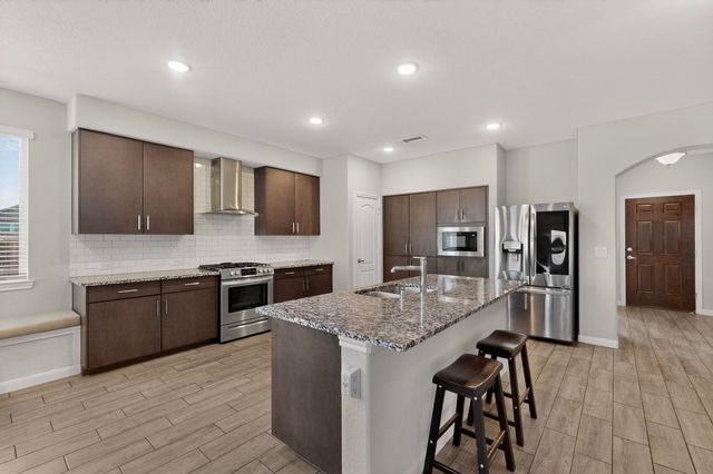 1261 Pleasant Knoll Trail, Aubrey, TX 76227