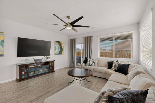 1261 Pleasant Knoll Trail, Aubrey, TX 76227