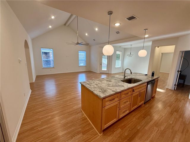 3533 Leesburg Path, Bryan, TX 77808