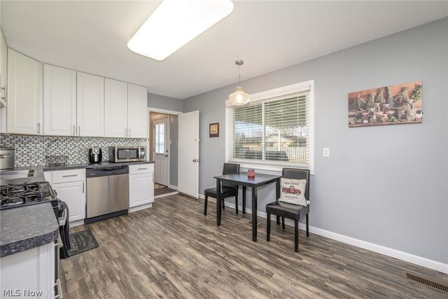 9102 Tanglewood Road, Macedonia, OH 44056