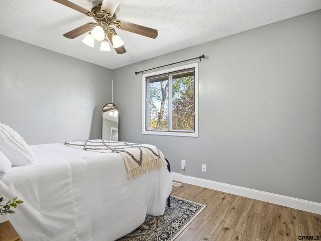 3302 Granada Parkway, Bellevue, NE 68123