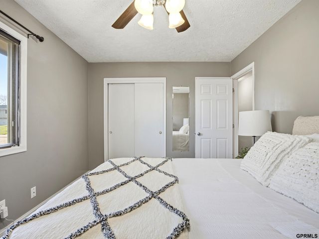 3302 Granada Parkway, Bellevue, NE 68123