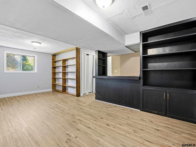 3302 Granada Parkway, Bellevue, NE 68123