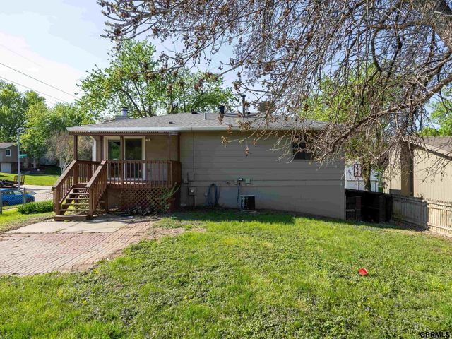 3302 Granada Parkway, Bellevue, NE 68123