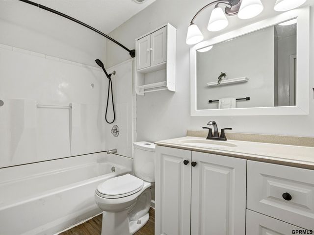 3302 Granada Parkway, Bellevue, NE 68123
