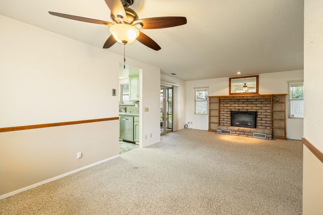 812 Woods Place, Exeter, CA 93221