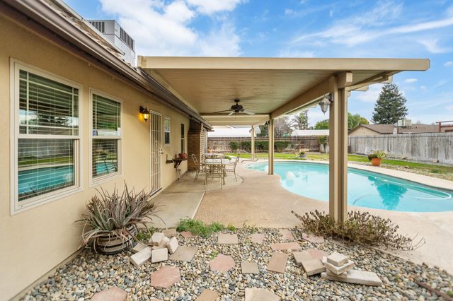 812 Woods Place, Exeter, CA 93221