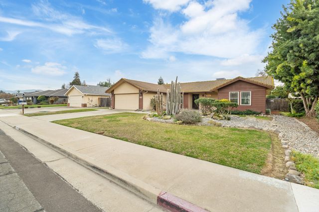 812 Woods Place, Exeter, CA 93221