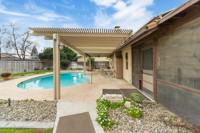 812 Woods Place, Exeter, CA 93221