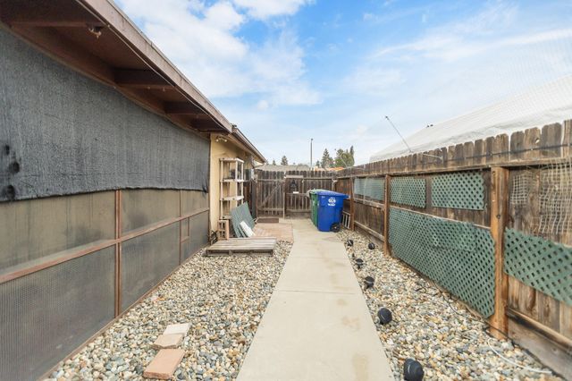 812 Woods Place, Exeter, CA 93221
