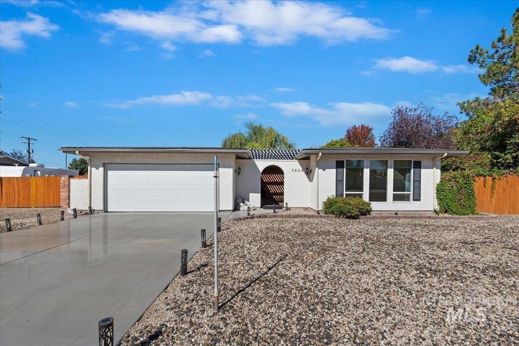 3854 S Rushmore Way, Boise, ID 83709 photo 2