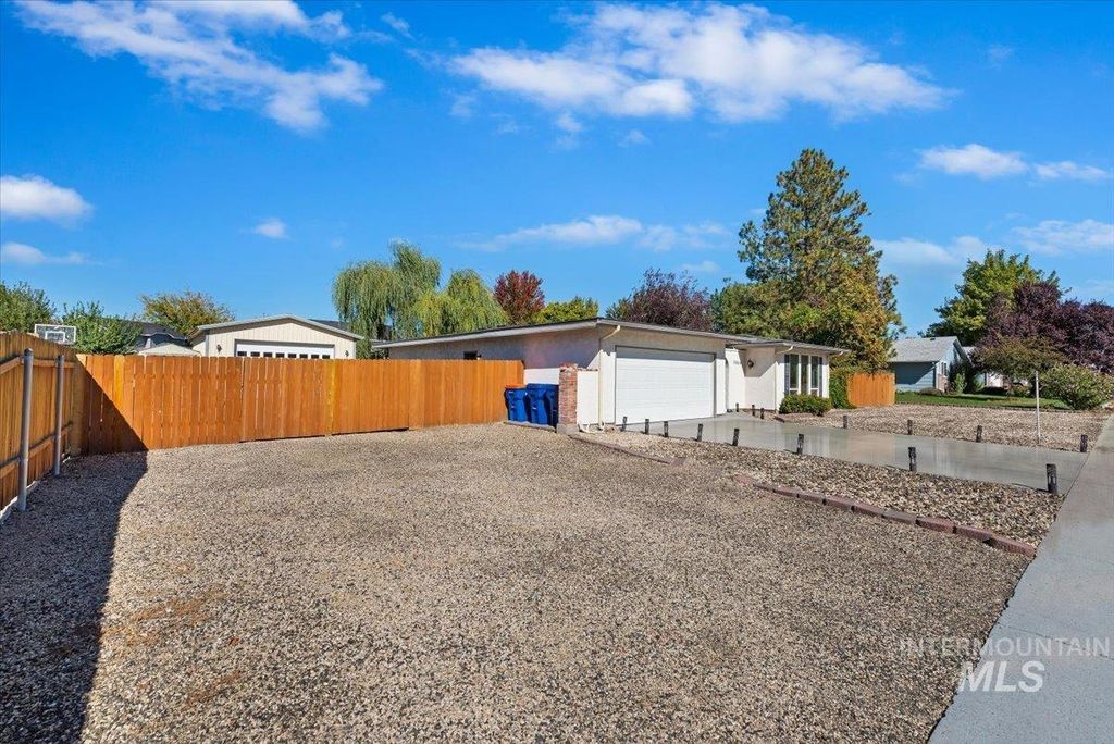 3854 S Rushmore Way, Boise, ID 83709 photo 4