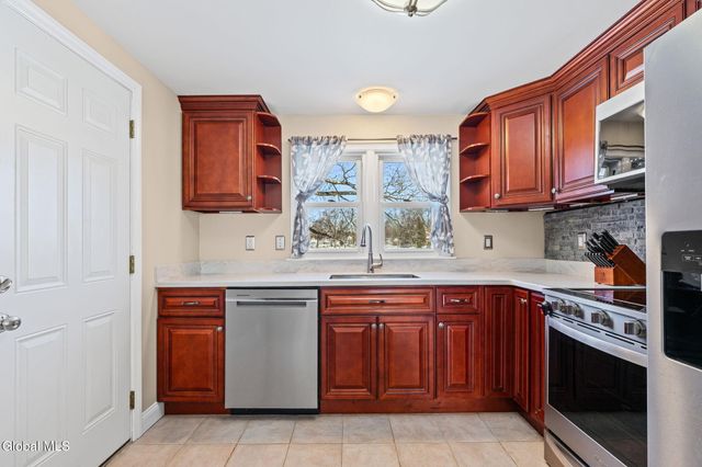 28 Rooney Avenue, Colonie, NY 12205