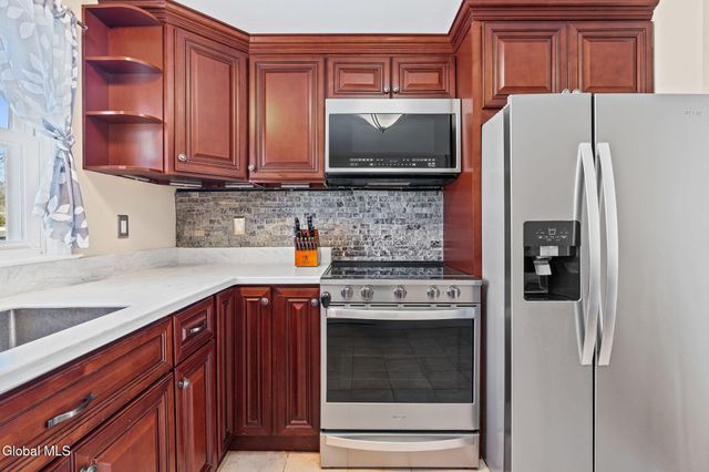 28 Rooney Avenue, Colonie, NY 12205