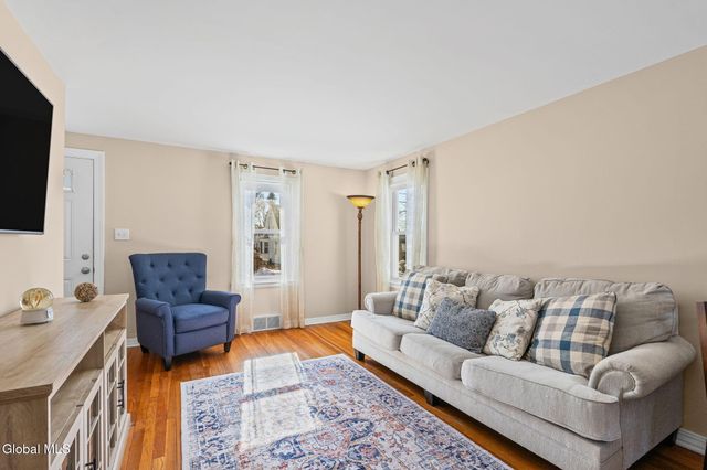 28 Rooney Avenue, Colonie, NY 12205