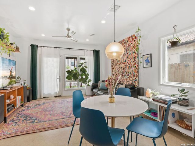 325 LAVACA ST, San Antonio, TX 78210