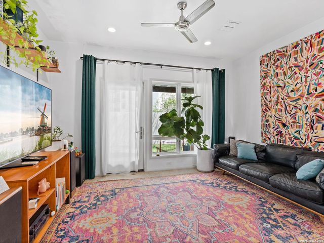 325 LAVACA ST, San Antonio, TX 78210