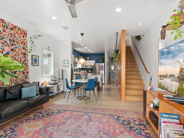 325 LAVACA ST, San Antonio, TX 78210