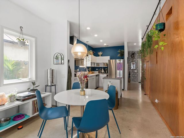 325 LAVACA ST, San Antonio, TX 78210