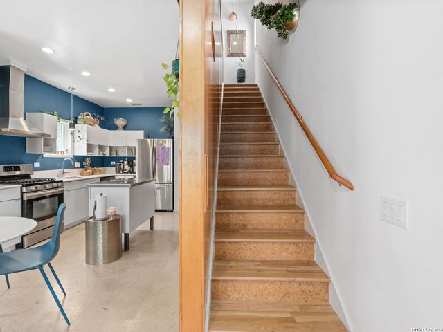 325 LAVACA ST, San Antonio, TX 78210