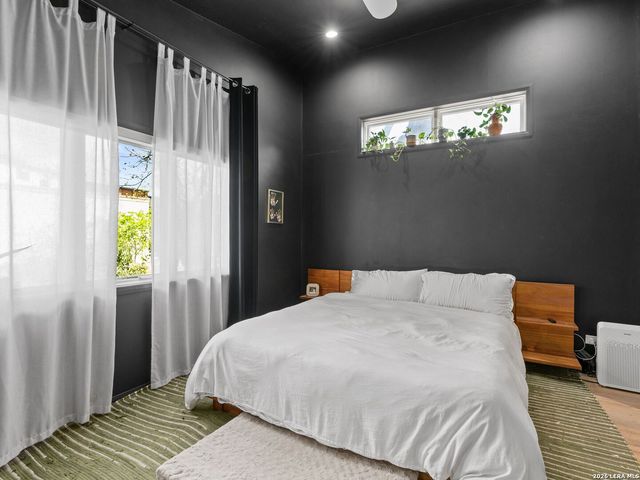 325 LAVACA ST, San Antonio, TX 78210